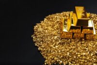 Gold Price Consolidates Below One-Month Peak; Bulls Not Ready to Give Up