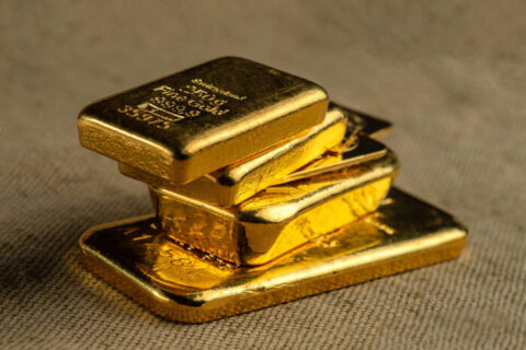 Gold Price in Pakistan Falls Rs300 per Tola