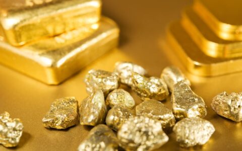 Gold News: Tariff Threats and Fed Caution Drive Record Rally