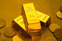 Gold Prices Maintain Stability, Poised for Weekly Growth Amid Tariff Uncertainty