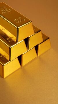 Gold Surges Above $2,900 Amid Fed Rate Cut Bets and Trade War Concerns